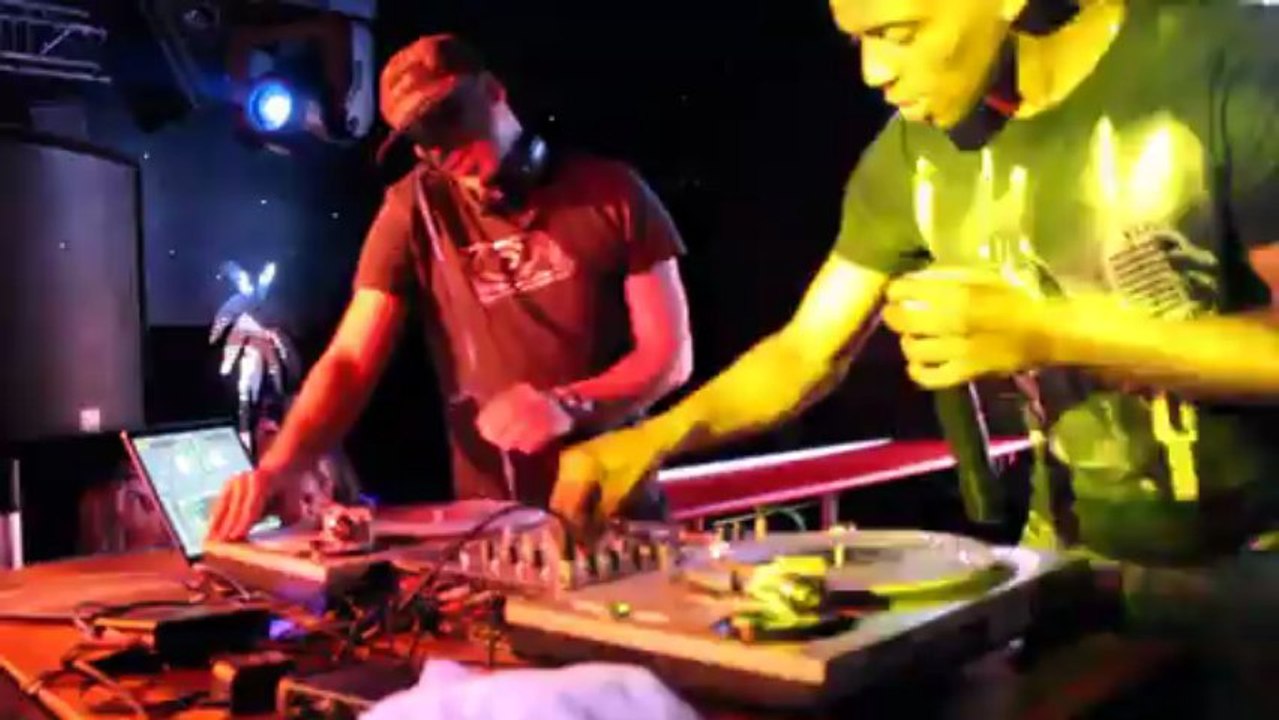 MAMAN PHOTOGRAPHE SOONNIGHT FILM DJ ABDEL AU TROPICO