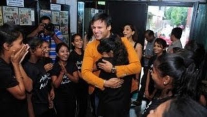 Vivek Oberoi Cheers Dharavi Girls @ Dance With Joy Programme !