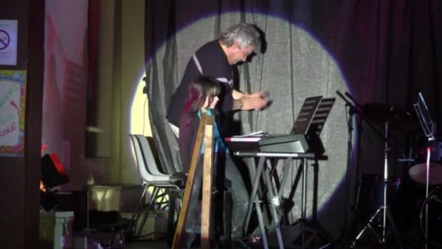 4.Eva (les baguettes chinoises)