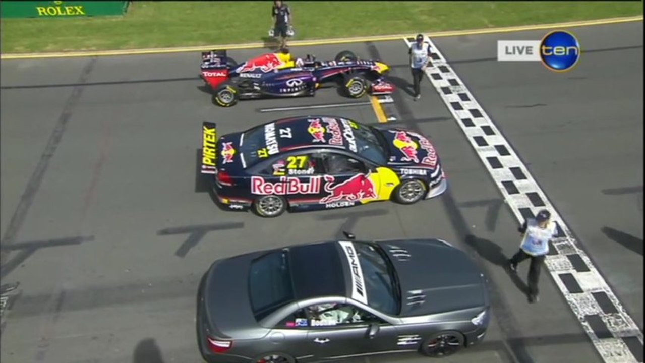 Course entre une Mercedes AMG SL63, une V8 Supercar et une Formule 1