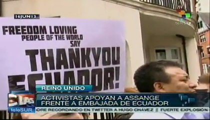 Activistas siguen continúan brindando su apoyo a Assange