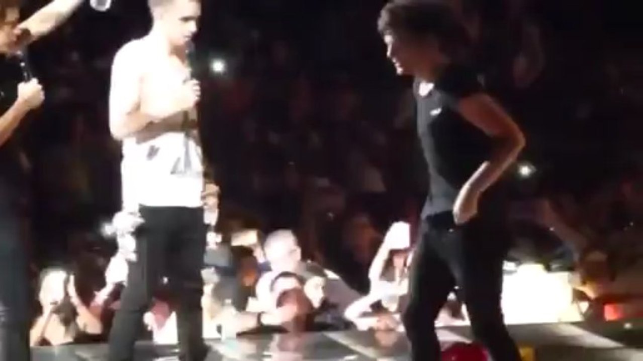 One Direction twerking on stage in Miami - 14.06.13