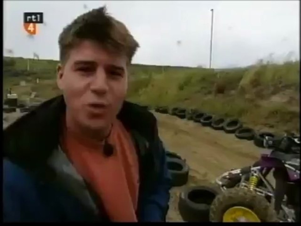 Este presentador se cae de un quad