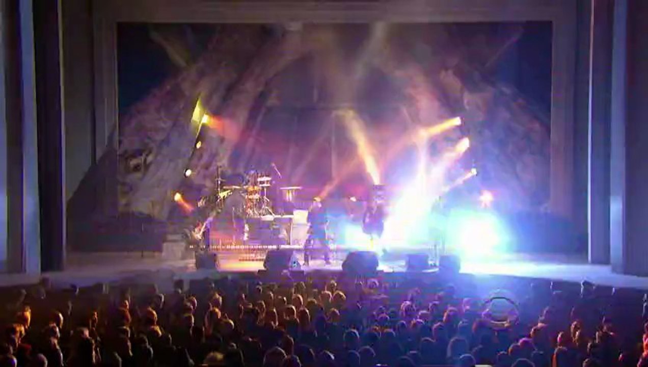 Rock And Roll - Foo Fighters Covering Led Zeppelin