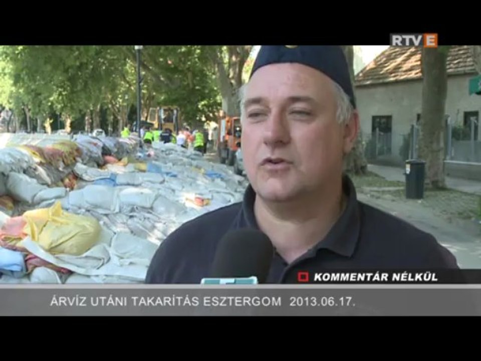 Kommentár Nélkül Árvíz utáni takarítás Esztergom 2013.06.17.