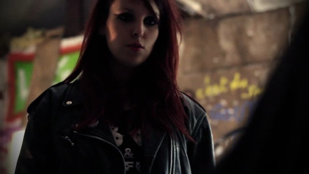 Buzz On The Rocks - Les Filles du Dr. Martens [CLIP OFFICIEL]