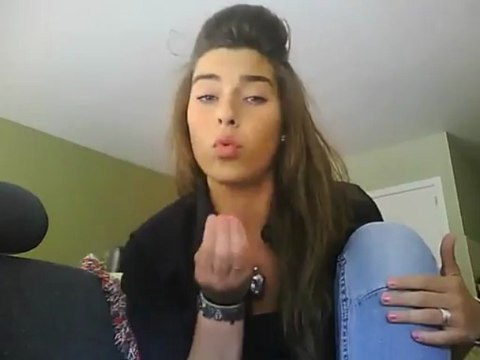 Девушка исполняет битбокс!