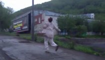 Россия. Танцующий парень с Камчатки