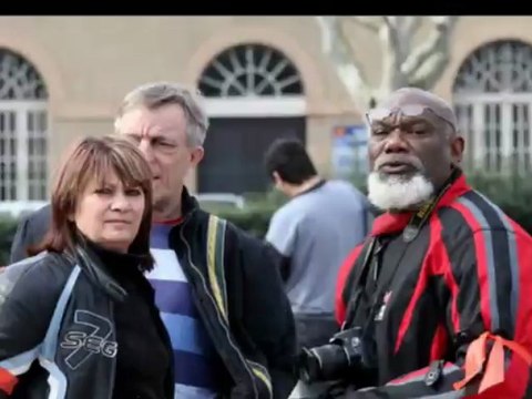 1001 Motardes pour la paix et la non - violence