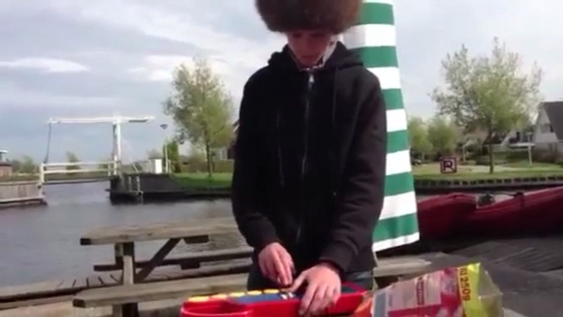 ⁣Dubstep avec un jouet