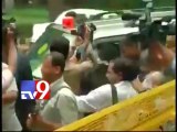 Modi meets MM Joshi and Advani in Delhi