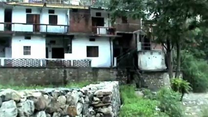 Chuvas fortes arrastam casas na Índia