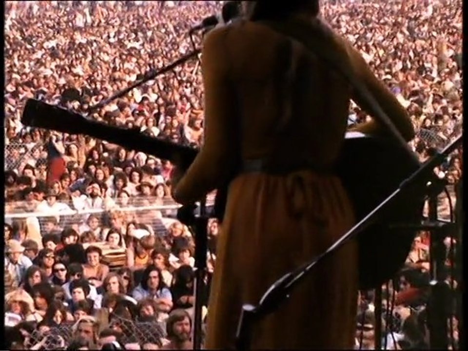 Joni Mitchell - Big Yellow Taxi (Isle of Wight 22Aug70)