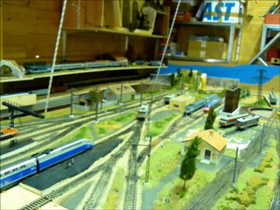 Vidéo 2 - Manoeuvre de la BB 9250 et sortie de gare