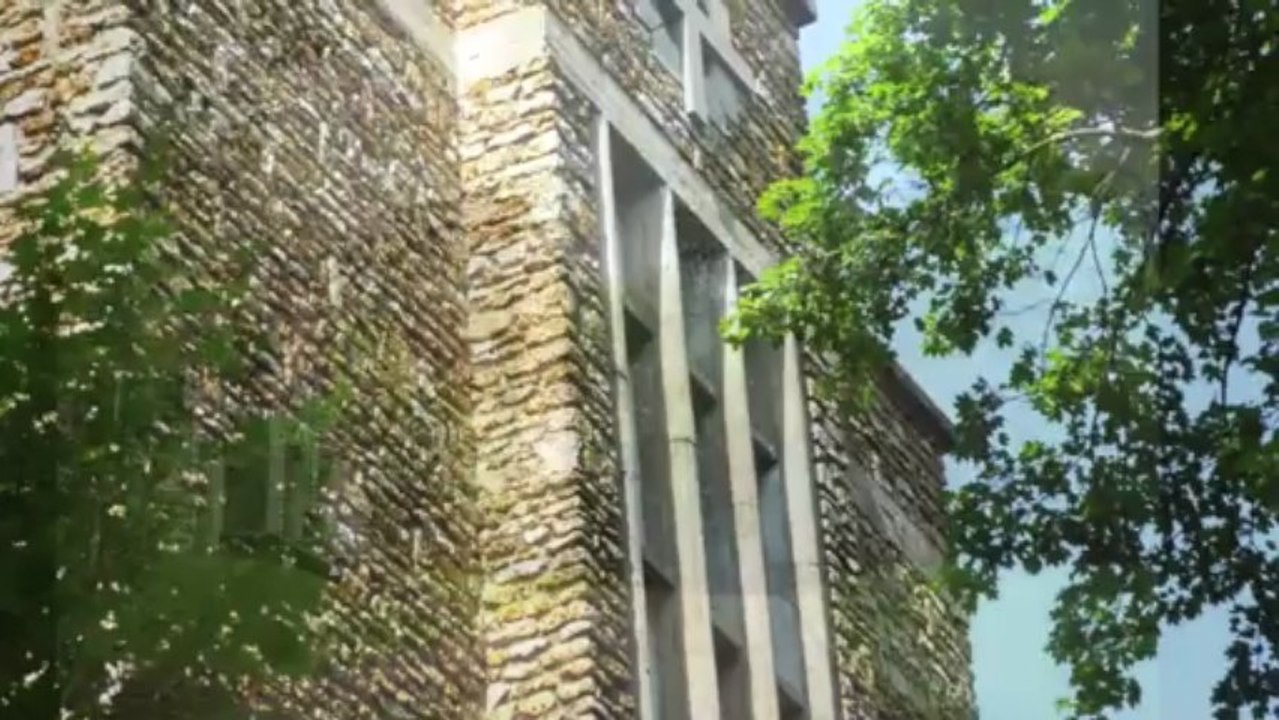 Le bâtiment des années 30.