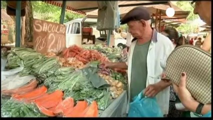 Brezilya'da otobüs topun önüne geçti