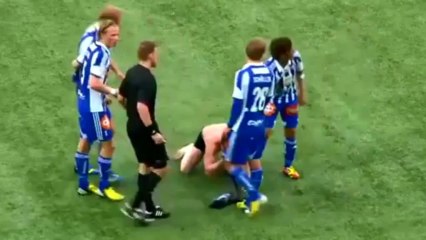 مشجع عارى يتسبب فى إلغاء هدف