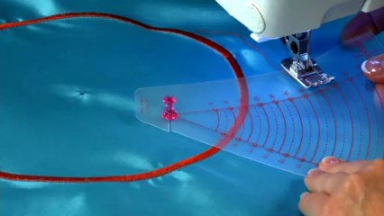 Guide de broderie circulaire Pfaff 821026096 par le Comptoir Phocéen