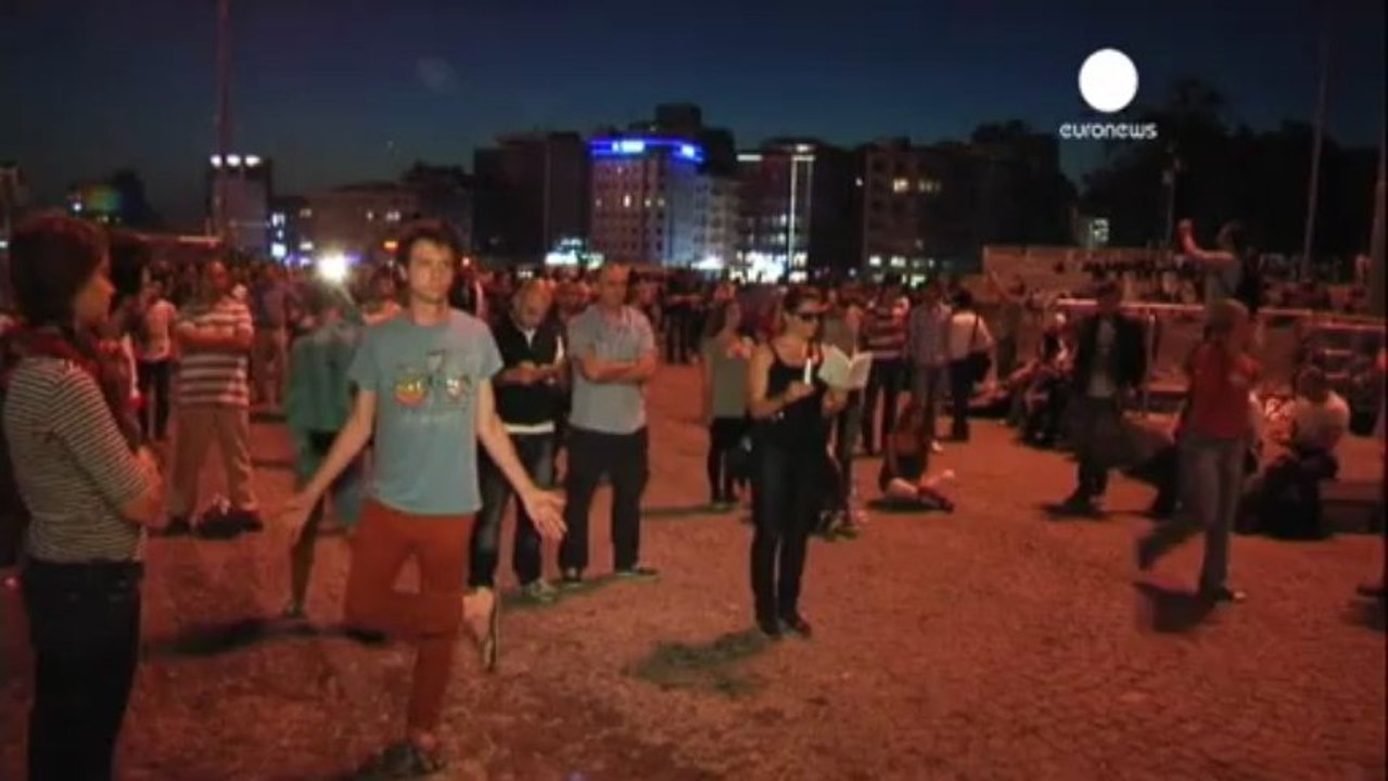 Taksim y el hombre erguido que protesta en silencio