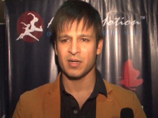 Vivek Oberoi Dances With Joy in Dharavi Slums