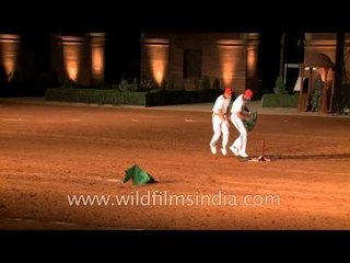 Delhi: Amazing Horse riding by the Bodyguards