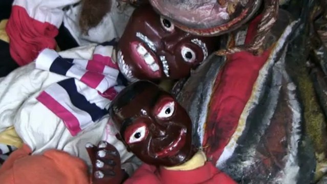 Togo le maître de marionnettes et ses enfants - Extrait 1