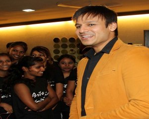 Vivek Oberoi cheers Dharavi girls