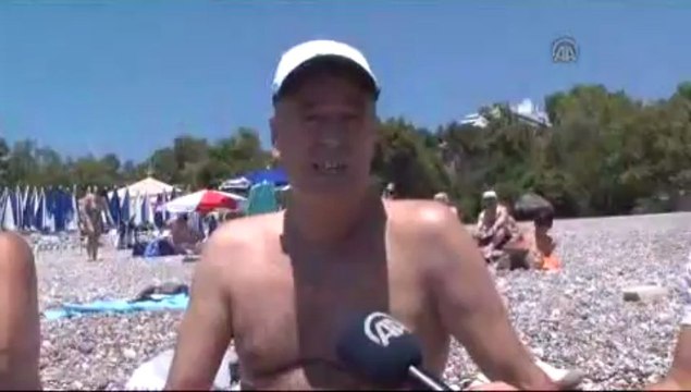 Sıcak havadan bunalanlar plaja koştu