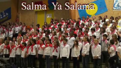 Chantemai 2013  les  enfants de Chauché foulard jaune