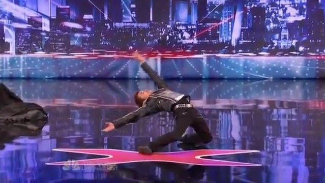 La danse du robot version Matrix par Kenichi Ebina