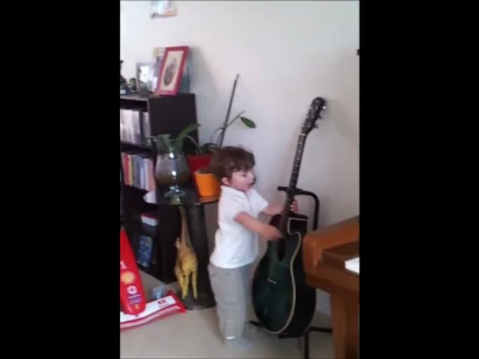 nolan et sa guitare