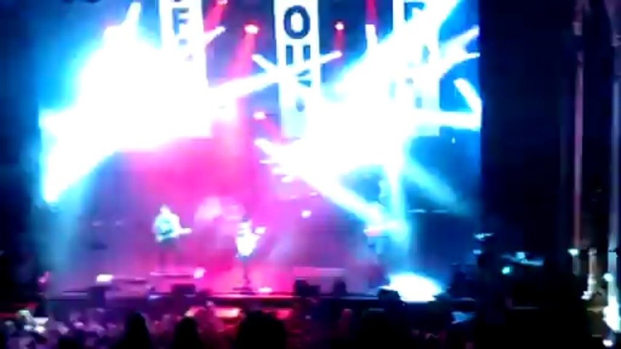 Fall Out Boy - Thriller [6/16 Fox Theater]