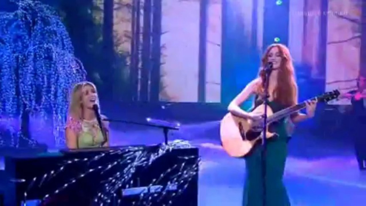 Celia & Delta Sing Go Your Own Way @ The Voice AU Finale