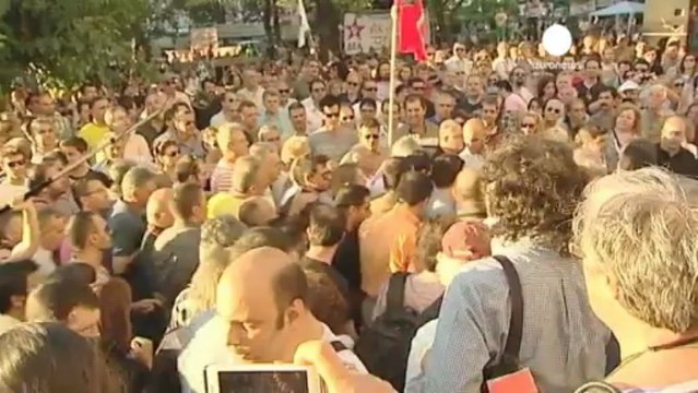 Yunanistan hükümetinde ERT çatlağı büyüyor