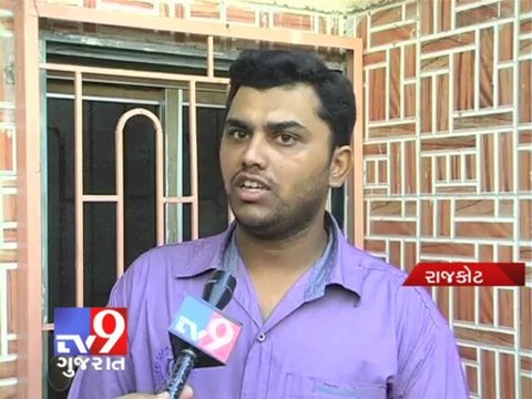 Ahmedabad:Family eagerly waiting return of relatives stranded in Uttarakhand