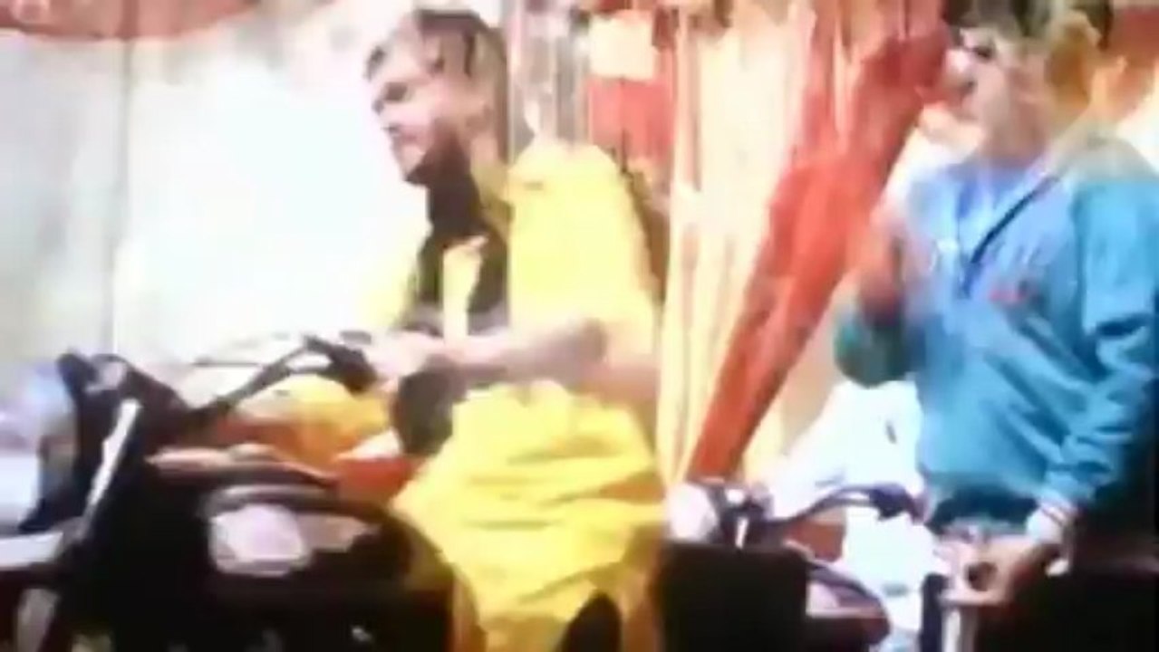 Oye Hoye Pyar Ho Gaya [2013] _clip3