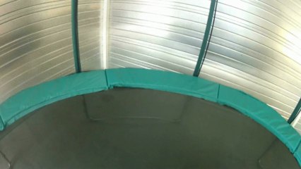 Saltos en la cama elastica Booster - Jump'in Spain