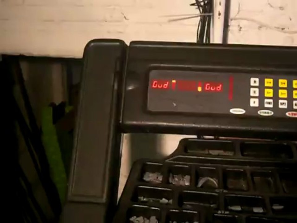 Changing the tire using the tire changer and tire balancing machine 10