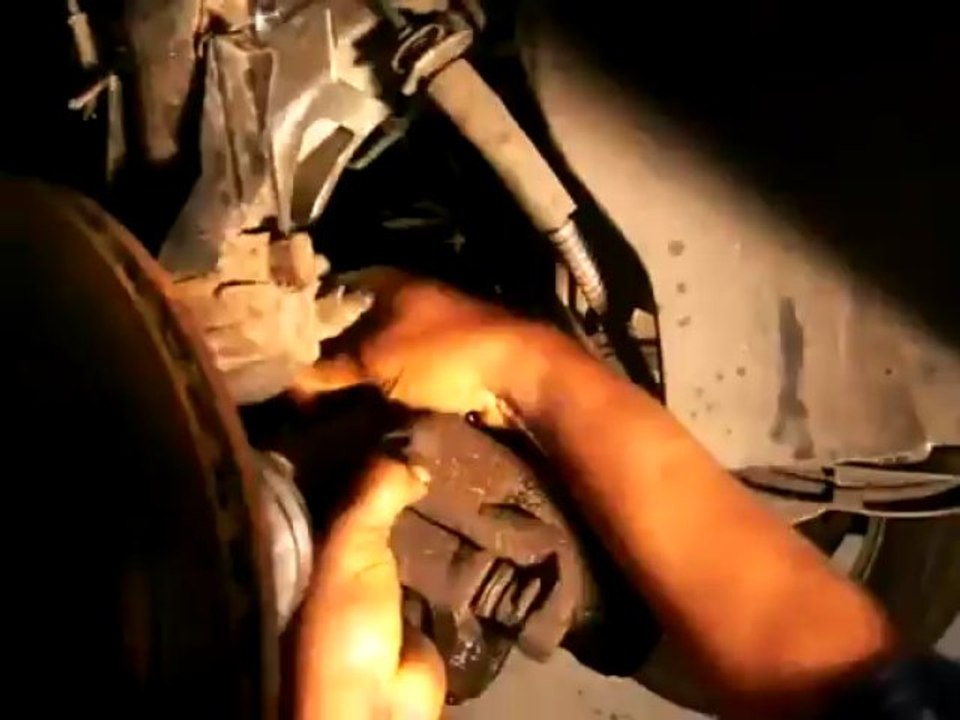 Changing the brake disc and brake pad of peugeot 206 3