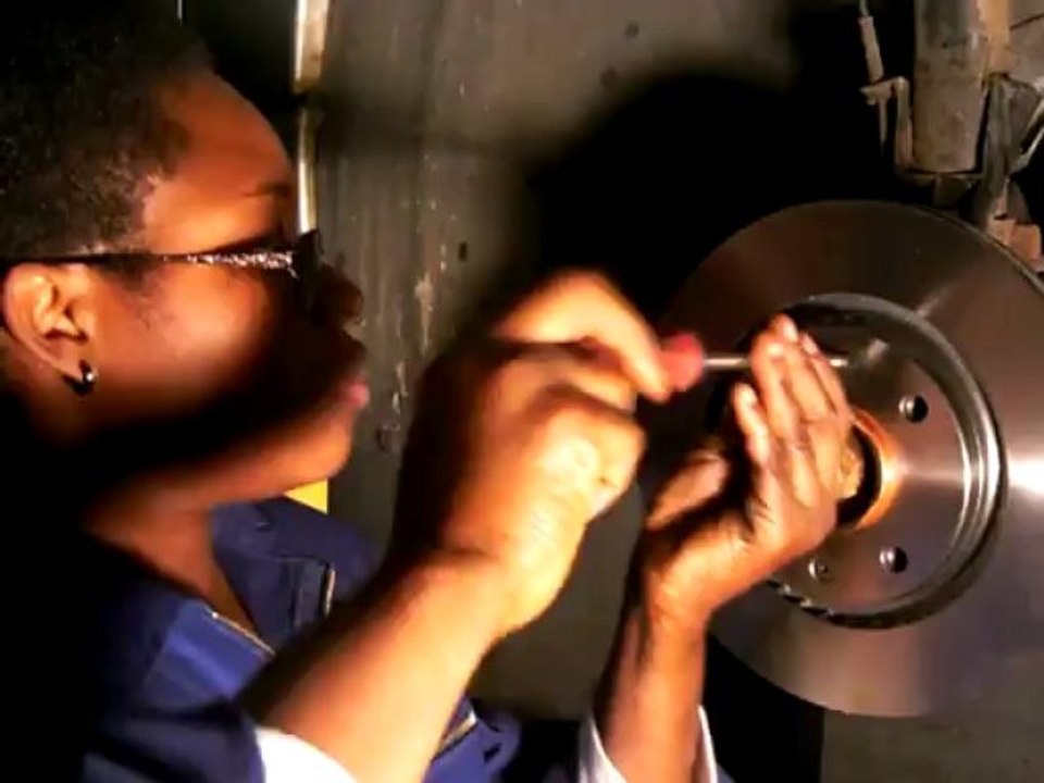 Changing the brake disc and brake pad of peugeot 206 4