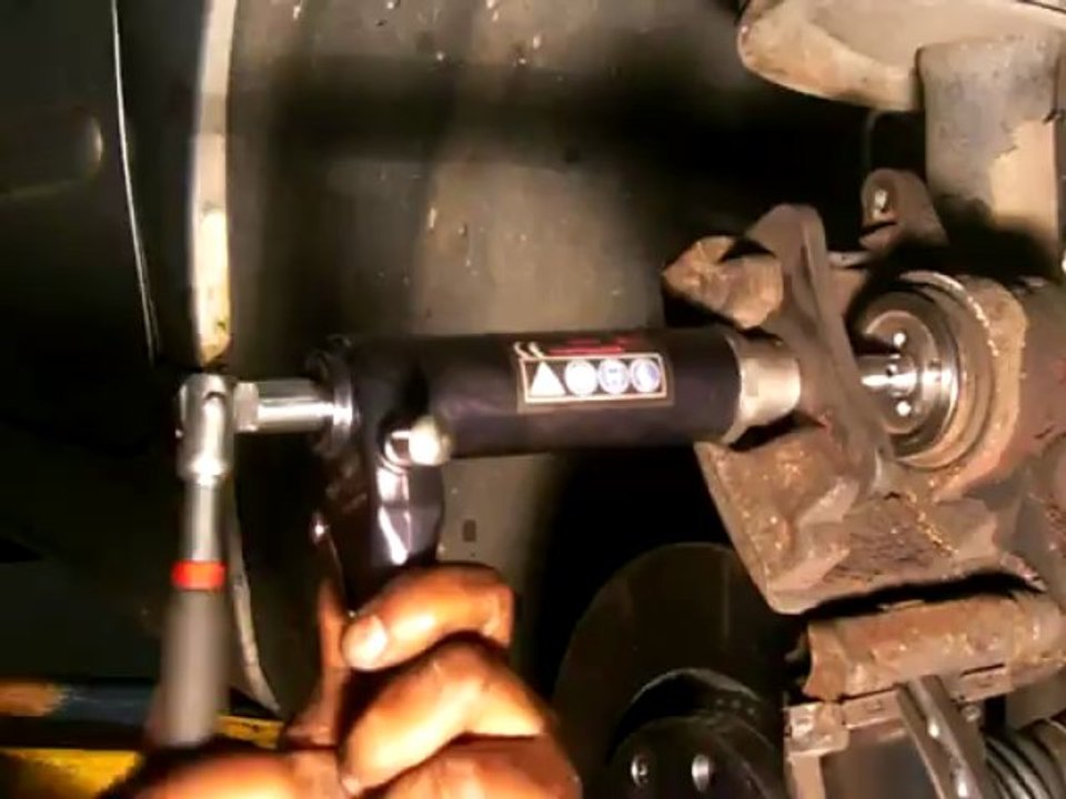 Changing the brake disc and brake pad of peugeot 206 7