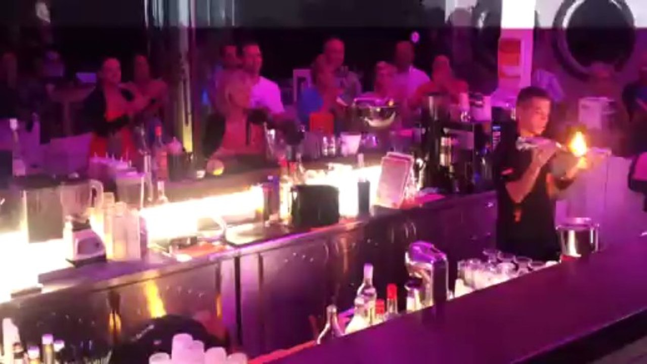 LE SHOW DES BARMANS DU RETHYMNO PALACE EN CRETE CLUB MARMARA