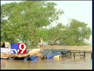 Yamuna water levels hit East Delhi hard, traffic affected