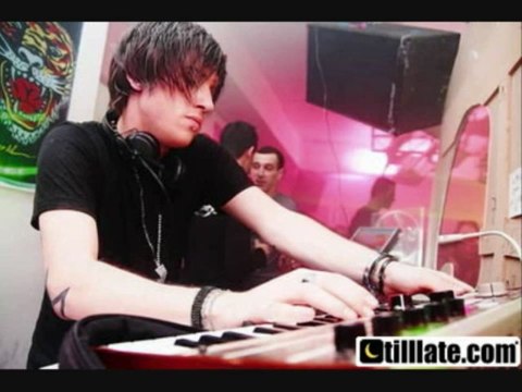 Quentin Mosimann - Petite fille modèle - YouTube