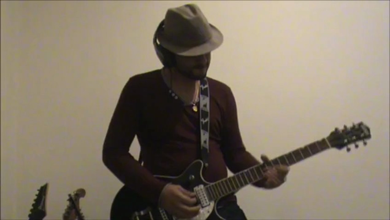 Robin Thicke Pharrel Williams - Blurred Lines, Impro Guitar Menjesbi