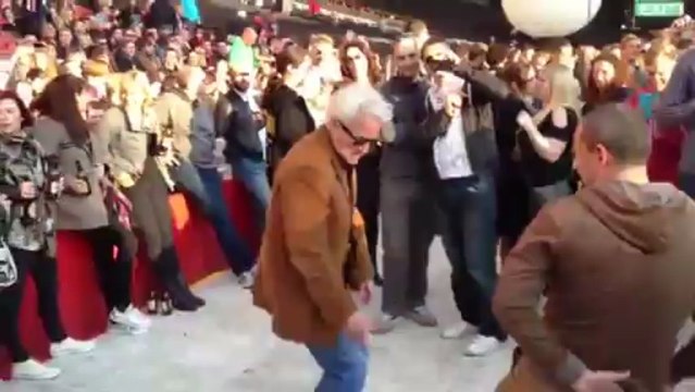 Elder gentleman's dance moves impresses young crowd