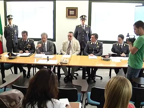 Napoli - Euro falsi, 77 arresti in tutta Italia -2- (20.06.13)