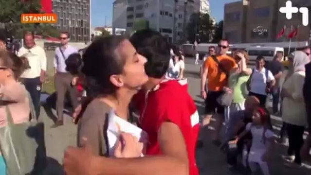 arti bir Ana Haber - Sarıl Bana Eylemi