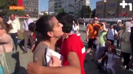 arti bir Ana Haber - Sarıl Bana Eylemi