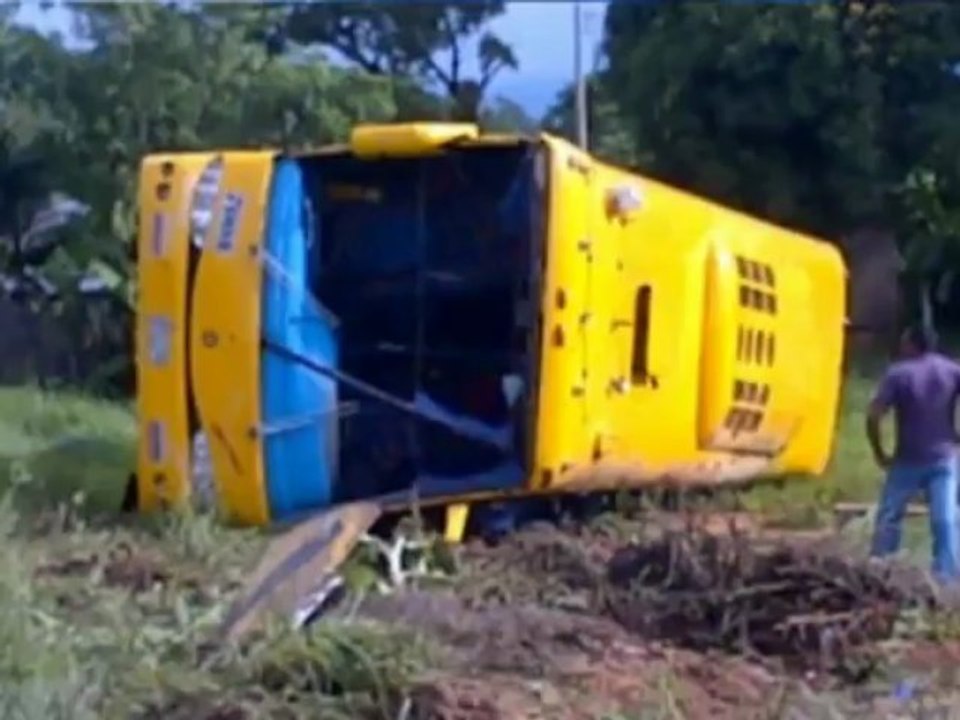 14 personas heridas fue el resultado del accidente de un bus de transporte público que se movilizaba por las vías del municipio Buenavista